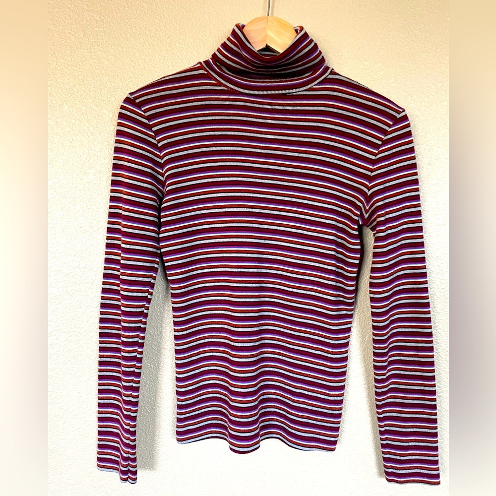 Vintage striped turtleneck. Fits petite